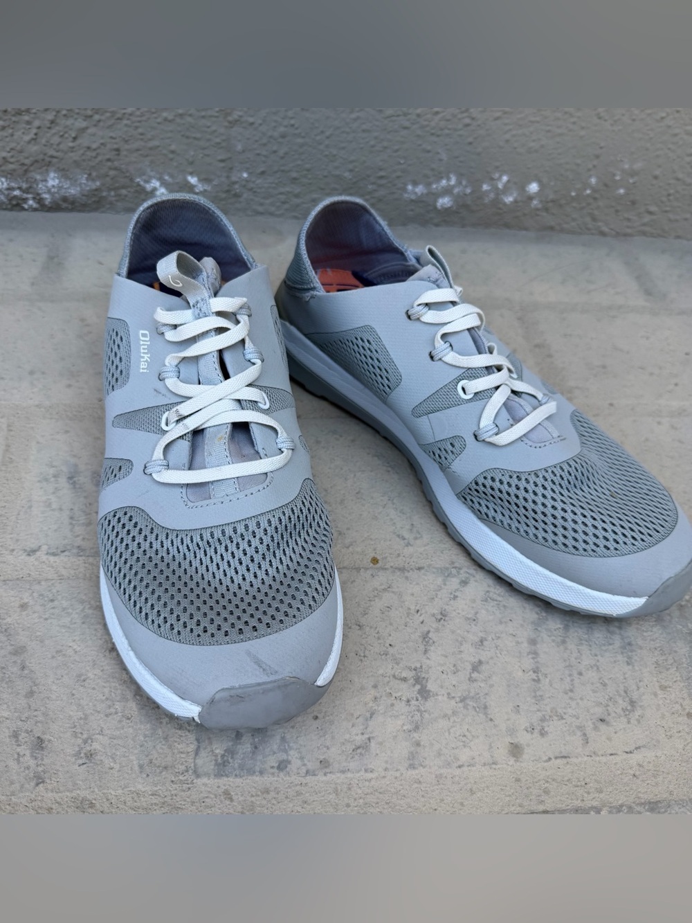 OluKai Women’s Huia Sneakers Grey Size 9